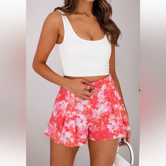 Field of flowers red shorts - Picture 4 of 5